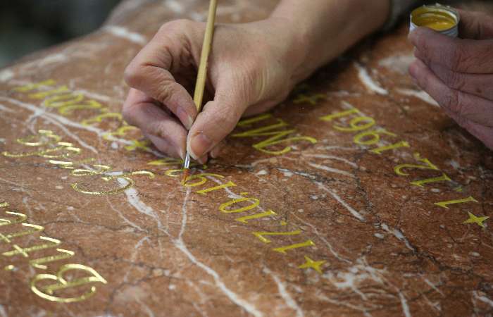 Steinmetzarbeit Malerei